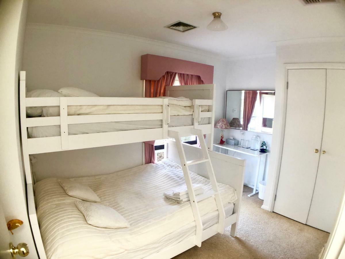 Melbourne Garden Bed And Breakfast Melton Exteriör bild