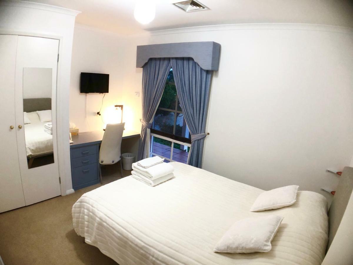 Melbourne Garden Bed And Breakfast Melton Exteriör bild